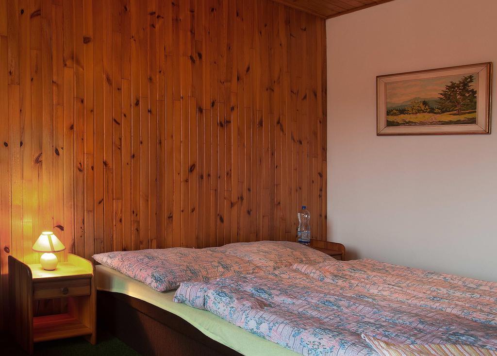 Lovecky Hotel Jivak Loučeň Cameră foto