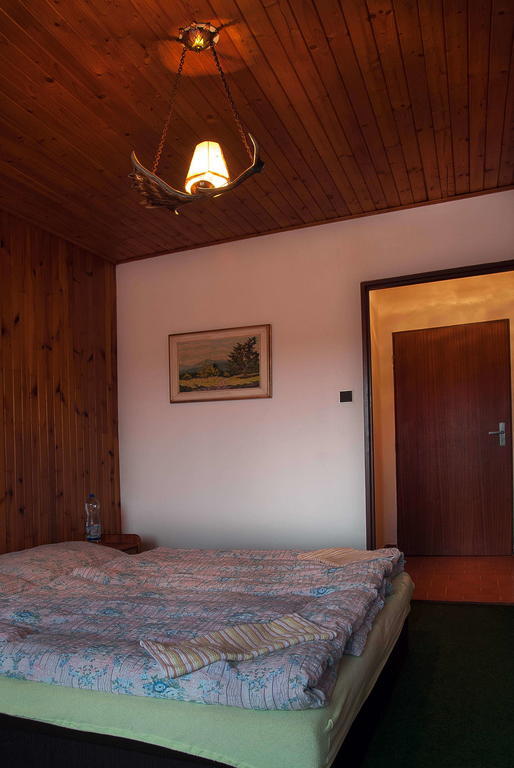Lovecky Hotel Jivak Loučeň Cameră foto