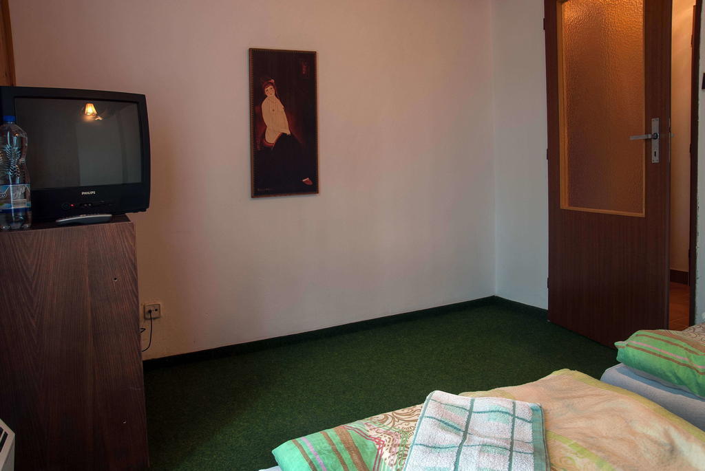 Lovecky Hotel Jivak Loučeň Cameră foto